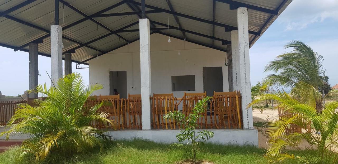 Exotic Beach Hotel Arugam Bay Buitenkant foto